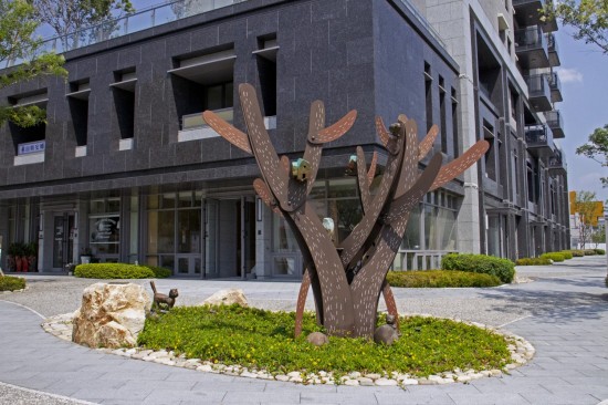 新業(yè)觀峰 公共藝術品 ─ 【大樹下的時光】