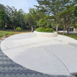 抿石子的溫潤是來自老師傅的巧手及耐心，有了抿石子點(diǎn)綴，給街道花圃注入一絲活潑氣質(zhì)。