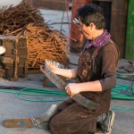 日本雕塑藝術(shù)家–大隅秀雄，透過(guò)多種類的金屬的連結(jié)，精算後的輪軸和自然風(fēng)力的帶動(dòng)，將來(lái)自內(nèi)心的細(xì)膩聲音與自然環(huán)境間的和睦共存，藉由視覺(jué)、空間、體感的經(jīng)驗(yàn)，展現(xiàn)當(dāng)代創(chuàng)作的本質(zhì)。(圖為樸石藝術(shù)提供)