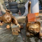 夕陽(yáng)餘暉照映著臉部神情，透過自然的染色技法，用顏色去豐富、滿足想像。(圖為藝術(shù)品化學(xué)染色階段)