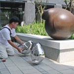 調(diào)整好父與子的親暱視角，做最後定位。