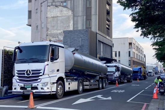 大旱當(dāng)前，滴滴珍貴的水資源，
#新業(yè) 無償分享給民生、中科產(chǎn)業(yè)用水。