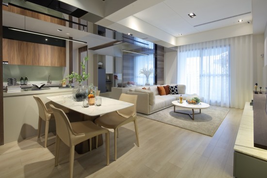 開放式動(dòng)線銜接起優(yōu)雅的室內(nèi)空間，與家人友人相聚，幸福滿屋融為一景，編織成一幕幕美麗的回憶。