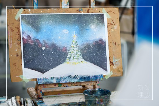 暖陽映照，相聚於此，12月初與家族來場畫布裡的聖誕，提前感受節(jié)日氛圍，繪出屬於自己獨(dú)特的聖誕禮物。