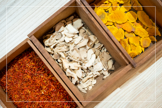 端午節(jié)前夕，與竹北家族好友們相約在T2 Cafe，開啟五感，來場藥草尋味旅程，私藏草本時(shí)蘊(yùn)。