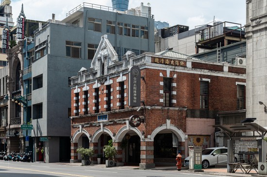 臺灣太陽餅博物館 傳承太陽餅發(fā)明人-魏清海老師傅，三代手藝的純正好滋味，將在佳節(jié)前夕為新業(yè)住戶增添另一份手作溫度。