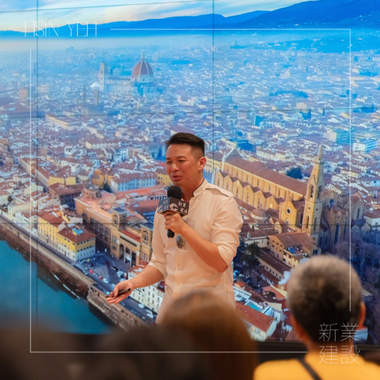 藝術(shù)修復(fù)師—蔡舜任從事修復(fù)已邁入第21年，從義大利到荷蘭，將技藝及理念延伸到臺(tái)灣，透過一雙巧手及深厚經(jīng)驗(yàn)，為本土修復(fù)領(lǐng)域注入新生命