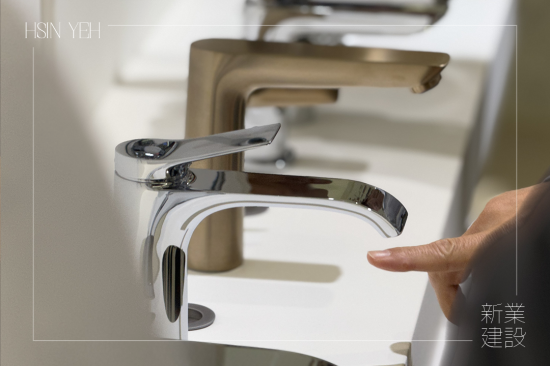 新業(yè)建設職人團隊親臨『麗舍衛(wèi)浴』實地選材，除了強調(diào)整體視覺也注重使用者最真實的感受與體驗。 