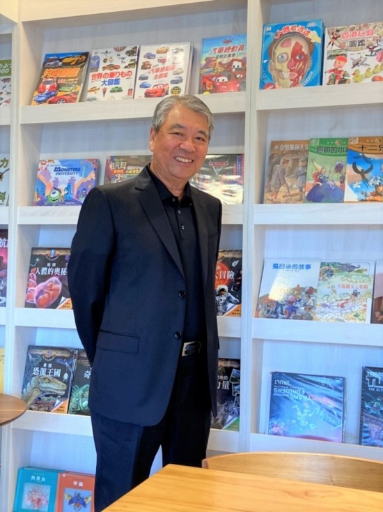 新業(yè)大家長穆椿松名譽董事長，於益品書屋分享：「由旅遊者角度－穿越日本史」講座。