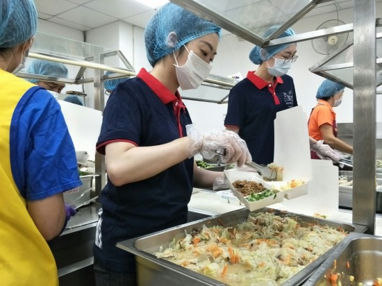 每份飯包都有需要注意的細(xì)節(jié)，飯菜的量會(huì)依照長(zhǎng)者需求給予，對(duì)每位長(zhǎng)者就如同自己的家人般呵護(hù)。