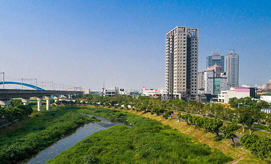 正對筏子溪河濱景觀，自在的淳住境界，呼吸間就能凝注四季滋味