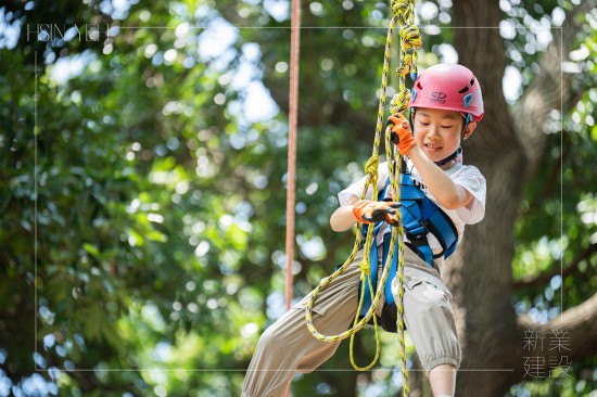 充滿新鮮感的攀樹體驗(yàn)，帶著孩子們走出教科書親近土地，共享大自然帶給我們的美好。