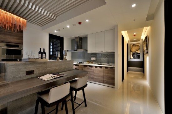 當妳在流理檯前忙得團團轉(zhuǎn)時，我願意先擺盤、備料，期待著美味佳餚上桌