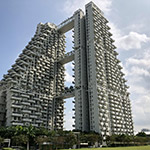 Sky Habitat（晴宇）兩座樓宇之間以三座空中花道銜接。