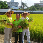 農(nóng)友翁先生樂(lè)天知命及爽朗笑容，感染了我們。