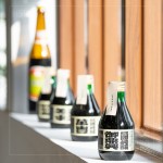 陽光下，五款不同的醬油，用著不一樣的釀造方式，舌尖上展現(xiàn)不同的風味與香氣。