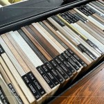 每款板材都具有獨(dú)特的紋路與質(zhì)地，細(xì)細(xì)琢磨，以講究貼近生活，成為職人選品的千種理由。