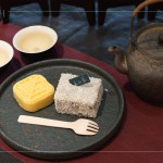 閒適的泡一杯茶，搭配來自 丘山茶 的綠豆糕、烏龍茶紅豆雪花糕，小口品嚐茶點(diǎn)與茶品在口中交織的變化，冉冉時光。