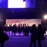 2019年10月20日週日清晨，天色尚未醒轉(zhuǎn)，臺中市政府前廣場早已熱鬧滾滾，打出的光，照耀著預(yù)備的跑者，更顯耀眼。