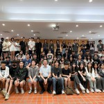 看見新世代面對建築懷抱著純粹之心，新業(yè)每年願盡一份心力助學(xué)子們穩(wěn)紮穩(wěn)打，築夢踏實。(圖第一排左七為新業(yè)建設(shè) 蕭智夫 建築師)