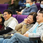 講師以生動逗趣的方式，分享生活趣事，妙語如珠，讓家族好友們笑聲不斷、樂在其中，現(xiàn)場洋溢著歡樂的氛圍。