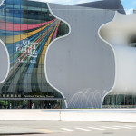 一年一度的新業(yè)藝文日，邀請(qǐng)新業(yè)住戶相聚『臺(tái)中國(guó)家歌劇院』，共赴一場(chǎng)身歷其境的職人音樂(lè)劇，度過(guò)充滿知性的週末午后。