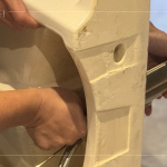 著手就地組裝樣品，能確保每項衛(wèi)浴選品的最終樣貌，帶給住戶百分百的職人眼光。