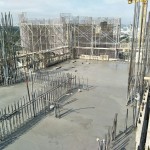 混凝土澆置完成！在建築結構體的成形過程中，需投入大量的心力與時間成本，但新業(yè)職人建築團隊更重視家的安全，您的幸福未來由新業(yè)來守護。