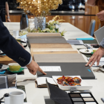 嚴(yán)選合宜的廚具板材，搭配帶有溫度的紋路設(shè)計(jì)，在建築師細(xì)膩的眼光下，規(guī)劃出最適合且匹配的物件。