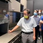 新業(yè)卓勝隆董事長(zhǎng)帶領(lǐng)職人團(tuán)隊(duì)廚具選品，除了外觀的整體適配性，材質(zhì)是否不易沾附油汙、易於清理；動(dòng)線流暢、備料及下廚的檯面寬廣，發(fā)揮廚藝一氣呵成，是新業(yè)職人所追求的餐廚美學(xué)。