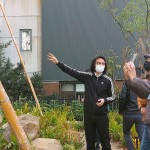 新業(yè)建築團隊說明著設(shè)計理念，『大塊森鄰』以『為城市築一座森林』為理念，不與自然爭地，蓋了建築，卻帶回更多的綠，自然植栽錯落建築之中，層疊融合成一座垂直森林。