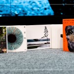 當(dāng)天抽獎(jiǎng)禮準(zhǔn)備製作人歷年專輯，於1994年帶著一份任務(wù)，第一次走向深山，開啟一段萬籟絮語(yǔ)的旅程，以音樂記錄這些正在消逝的聲響。