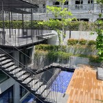 利用直線式坡道結(jié)合下沉式庭園廣場，為的是讓住戶洗去塵囂的感受，以空間轉(zhuǎn)換做到心情上的轉(zhuǎn)變。