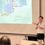 新業(yè)建設(shè) 蕭智夫 建築師，至東海大學(xué)建築營隊與學(xué)子們分享，在房地產(chǎn)業(yè)中建設(shè)公司與建築事務(wù)所的角色，藉由淺談分享，讓孩子們初步了解並認(rèn)識房地產(chǎn)業(yè)。