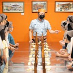 由太陽餅博物館 陳瑛宗執(zhí)行長，帶領(lǐng)住戶體驗(yàn)這單純卻不簡單的經(jīng)典糕餅-太陽餅。