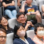 明華園巡演23個國家、65座國際城市，並深入非洲育幼院，與孩童交流互動，為戲曲注入新生命，無論是孩童還是長者都充滿好奇與讚歎，對臺灣的傳統(tǒng)文化深感敬佩。