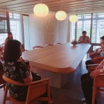 閱讀室裡，以活動式椅面取代傳統(tǒng)坐椅的僵硬感，為每一次的乘坐，加入靈活性與活潑度，輕微的晃動讓人聯(lián)想到在樹下盪鞦韆的時光。