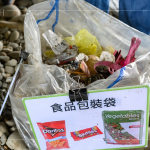 透過明確的分類方式，將日常隨處可見的垃圾，有條不紊的分類後丟棄或再利用，還給溪流乾淨的面貌。