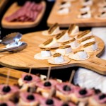 將乳酪佐以無(wú)花果乾，一口咬下更襯托出無(wú)花果的香甜，豐富味覺(jué)體驗(yàn)。