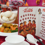 10天份的年菜，由營(yíng)養(yǎng)師搭配，包含全穀雜糧類、豆魚蛋肉類、蔬菜類、乳品類等，顧及長(zhǎng)輩所需要的營(yíng)養(yǎng)。