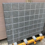 裁切後溝縫細(xì)節(jié)皆平整劃一的豆腐塊，對浴室淋浴間來說是不可少的排水及止滑關(guān)鍵！