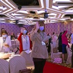 110年度臺中義務「張老師」授證暨表揚典禮上，全體張老師一同宣誓，期許自己能以健康的身心，秉持熱忱，指引無數(shù)個生命在迷失自我的人生旅途中，找到正確的方向。