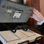 地磚、牆面及檯面的材質(zhì)藏著許多學問在其中，職人團隊需對每個材料的特性瞭若指掌，才能選出最適合的材質(zhì)、打造出最舒適的居家空間。