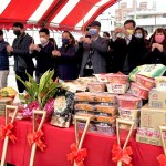 天時(shí)，地利，集眾人之力，【大塊森濤】開工典禮，手持炷香敬虔內(nèi)心，願(yuàn)一炷炷香將新業(yè)團(tuán)隊(duì)的誠心，上呈天聽。