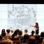 風塵僕僕遊歷回來，楊士毅將這份感動轉為創(chuàng)作，畫了一張「媽媽」送給母親，每一位媽媽都似乎具有十八般武藝，用強壯的雙腿站在大地，把孩子高高舉在天空。