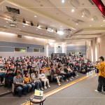 因?yàn)橄矚g「說(shuō)話」這件事，讓黃豪平始終保有站上舞臺(tái)的熱誠(chéng)，努力讓自己的名字留下痕跡。