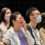 猶如實景般地呈現(xiàn)，生動的故事背景，每張照片的真情流露，都繫起了你我之間的連結(jié)。