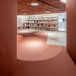 讓孩子迫不及待追、跑、跳的多元化空間，添了幾許來自童話書的書香氣息。