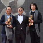 臺(tái)中市政府都市發(fā)展局局長黃文彬（中）與新業(yè)建設(shè)董事長卓勝?。ㄗ螅?、居研所林宜鋒建築師（右）一同合影留念，感謝政府對新業(yè)及居研所團(tuán)隊(duì)理念及成果的高度認(rèn)同，並以建築空間類大獎(jiǎng)(Architectural Space Award)傑出獎(jiǎng)(Outstanding Award)代表。