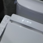 對(duì)於肌膚較為敏感的家人來(lái)說(shuō)，或是在寒冷的天氣中，TOTO智慧免治馬桶都能早一步知道，滿足全家大小的暖心呵護(hù)。